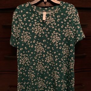 Very comfortable soft medium floral tee. Dress this up or down!!!
